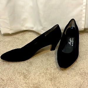 Black Velvet Vintage heels - size 9